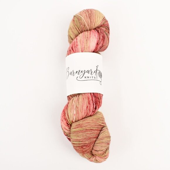 Barnyard Knits Sock Fingering Yarn SW Merino Nylon 463 Yds 100g Poinsettia - Picture 1 of 3